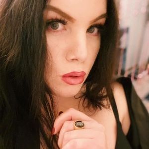 Meet your Posher, Carly